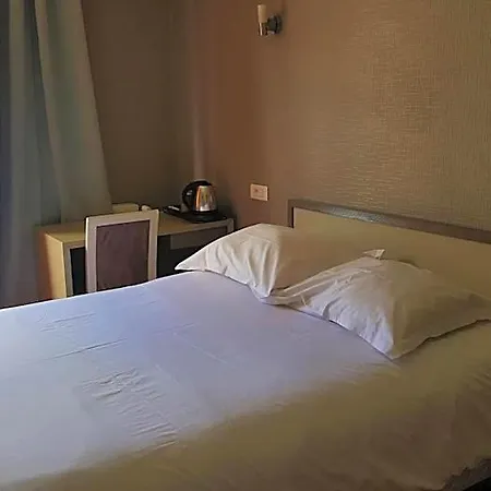 酒店 Modern'hotel - Centre - Gare Sncf 瓦朗西纳